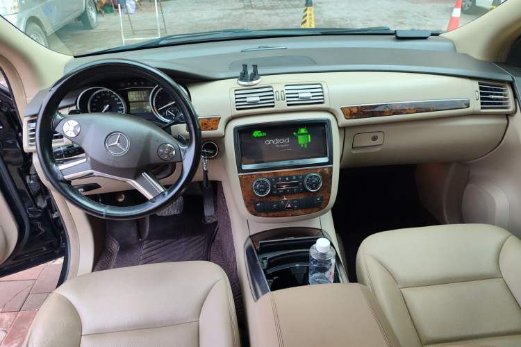 Used Mercedes-Benz R-Class 2011 R 300 L Business Model Center Console