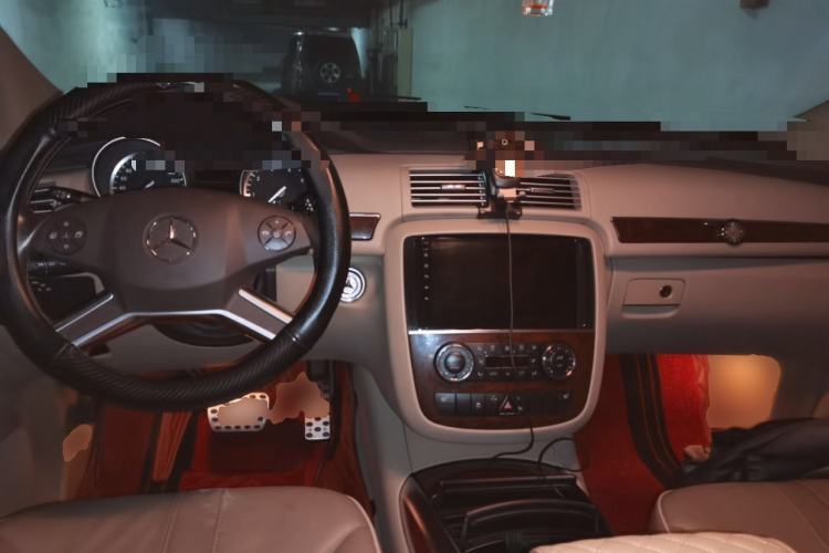 Used Mercedes-Benz R-Class 2011 R 350 L 4MATIC Center Console