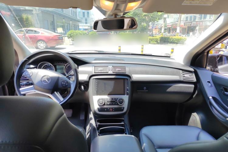 Used Mercedes-Benz R-Class 2011 R 300 L Business Model Center Console