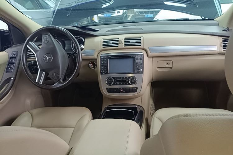 Used Mercedes-Benz R-Class 2011 R 300 L Business Model Center Console