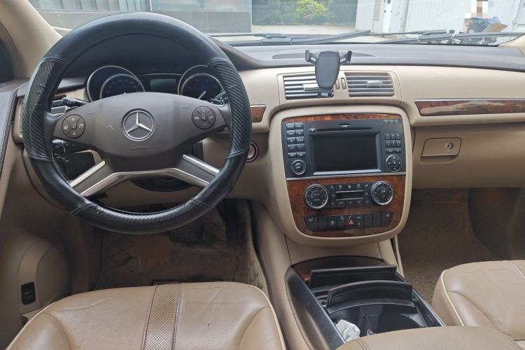 Used Mercedes-Benz R-Class 2011 R 350 L 4MATIC Center Console