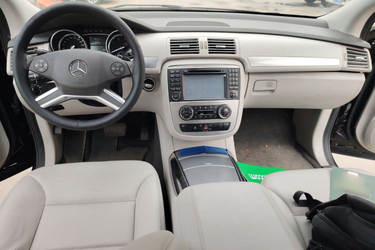 Used Mercedes-Benz R-Class 2011 R 300 L Business Model Center Console