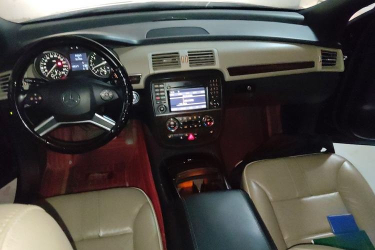 Used Mercedes-Benz R-Class 2011 R 350 L 4MATIC Center Console