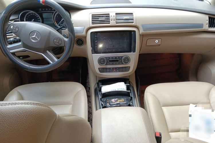 Used Mercedes-Benz R-Class 2011 R 300 L Business Model Center Console