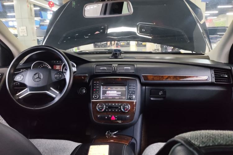 Used Mercedes-Benz R-Class 2011 R 350 L 4MATIC Center Console