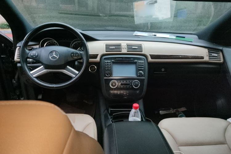 Used Mercedes-Benz R-Class 2011 R 300 L Business Model Center Console