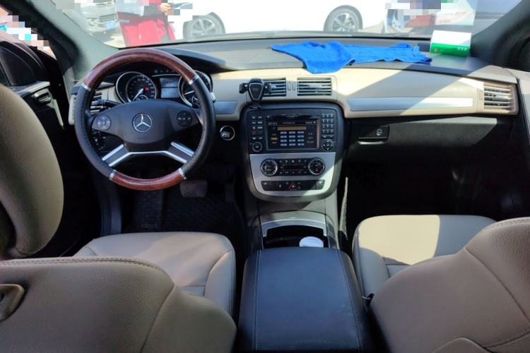 Used Mercedes-Benz R-Class 2011 R 300 L Business Model Center Console
