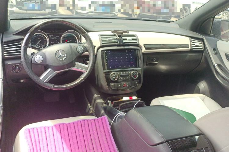 Used Mercedes-Benz R-Class 2011 R 300 L Business Model Center Console