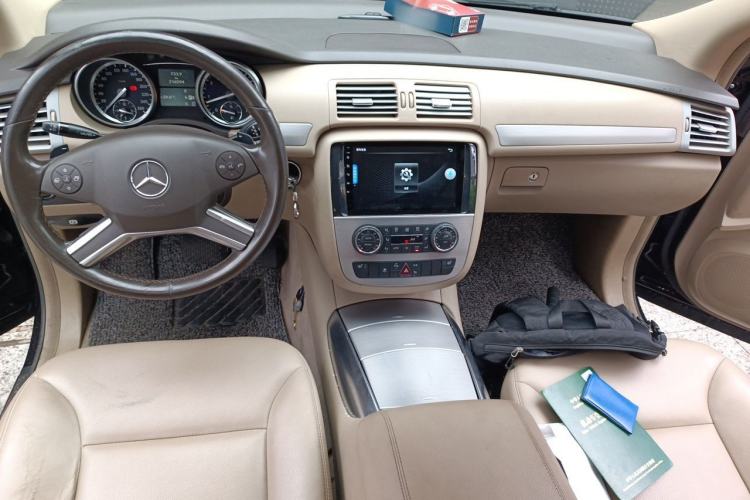 Used Mercedes-Benz R-Class 2011 R 300 L Business Model Center Console