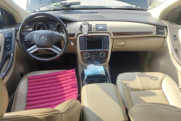 Used Mercedes-Benz R-Class 2011 R 350 L 4MATIC Center Console