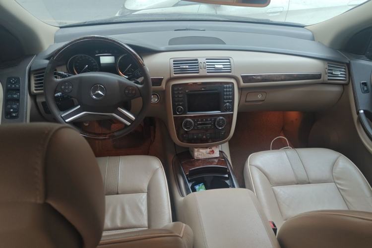 Used Mercedes-Benz R-Class 2011 R 350 L 4MATIC Center Console
