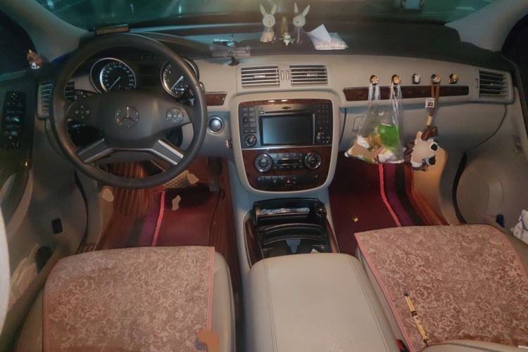 Used Mercedes-Benz R-Class 2011 R 350 L 4MATIC Center Console