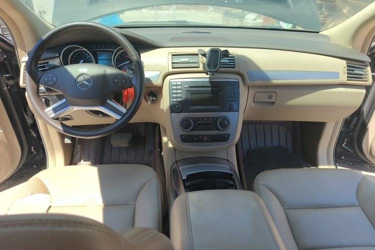 Used Mercedes-Benz R-Class 2011 R 300 L Business Model Center Console