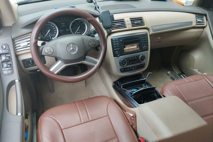 Used Mercedes-Benz R-Class 2011 R 300 L Business Model Center Console