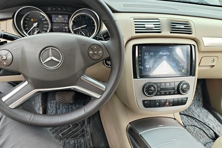 Used Mercedes-Benz R-Class 2011 R 300 L Business Model Center Console