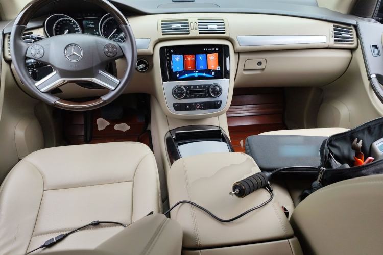 Used Mercedes-Benz R-Class 2011 R 300 L Business Model Center Console