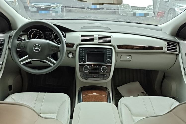 Used Mercedes-Benz R-Class 2011 R 350 L 4MATIC Center Console