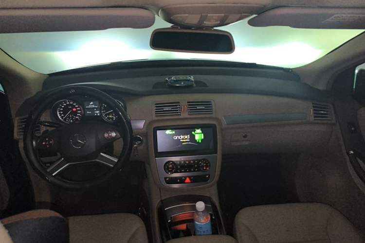 Used Mercedes-Benz R-Class 2011 R 300 L Business Model Center Console