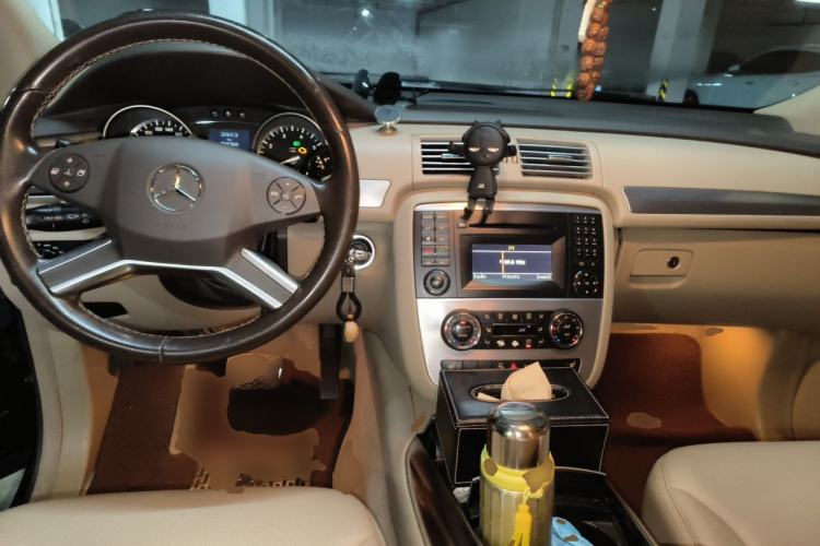 Used Mercedes-Benz R-Class 2011 R 300 L Business Model Center Console