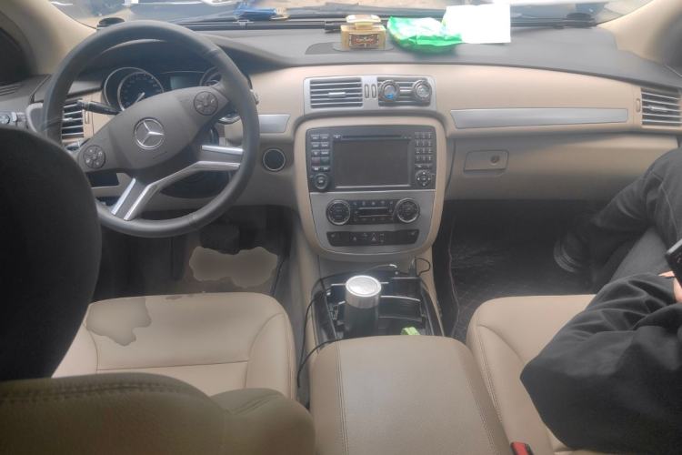 Used Mercedes-Benz R-Class 2011 R 300 L Business Model Center Console
