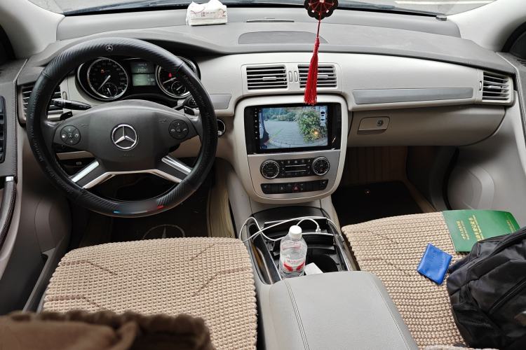 Used Mercedes-Benz R-Class 2011 R 300 L Business Model Center Console