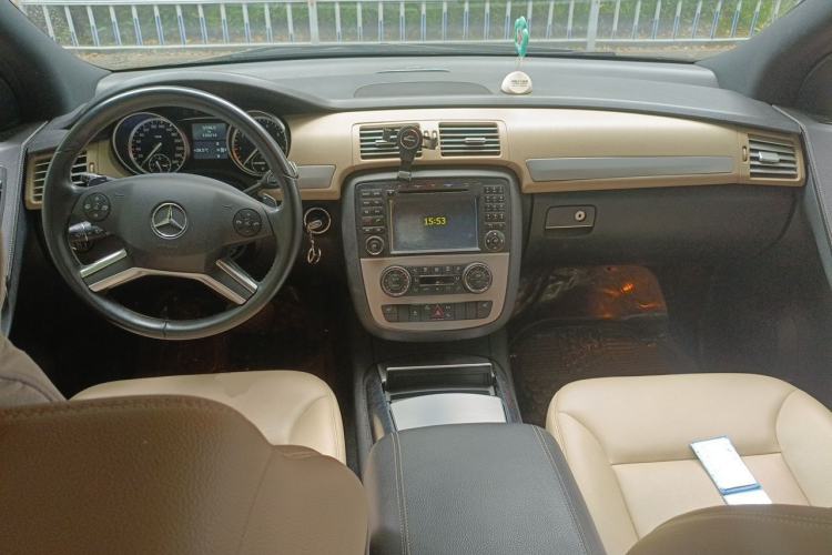 Used Mercedes-Benz R-Class 2011 R 300 L Business Model Center Console