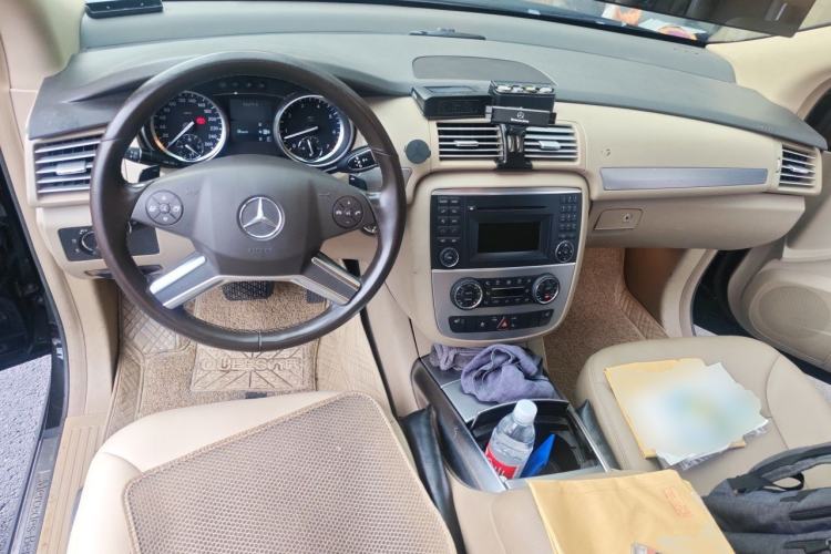 Used Mercedes-Benz R-Class 2011 R 300 L Business Model Center Console