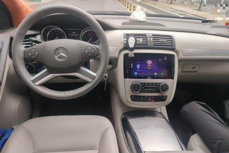 Used Mercedes-Benz R-Class 2011 R 300 L Business Model Center Console
