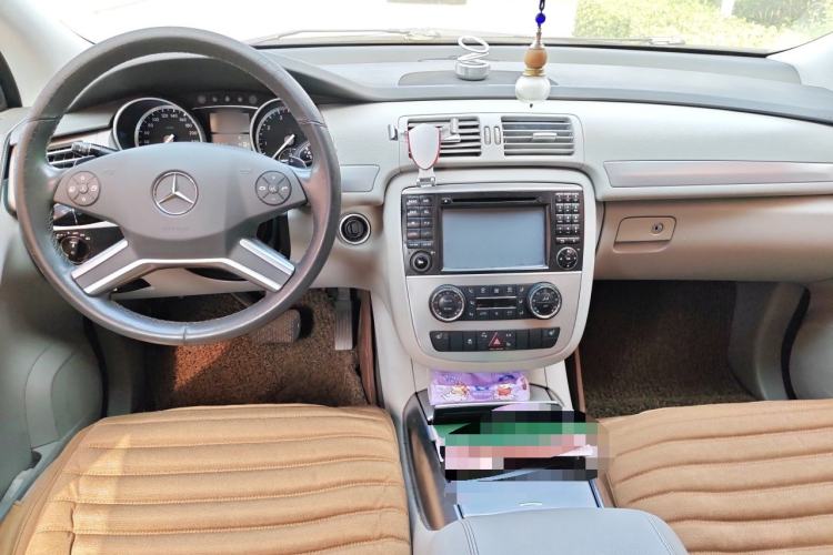 Used Mercedes-Benz R-Class 2011 R 300 L Business Model Center Console