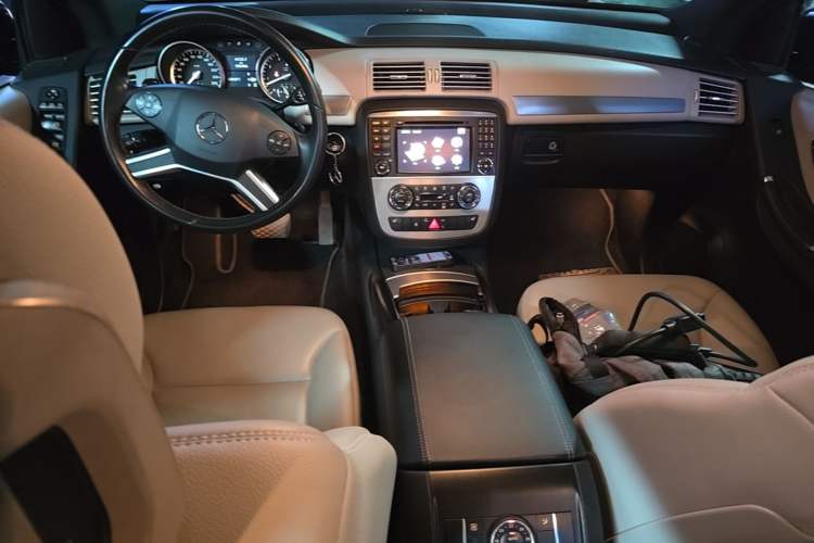 Used Mercedes-Benz R-Class 2011 R 300 L Business Model Center Console