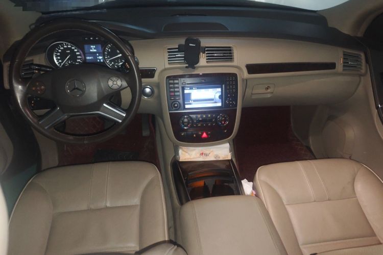 Used Mercedes-Benz R-Class 2011 R 350 L 4MATIC Center Console