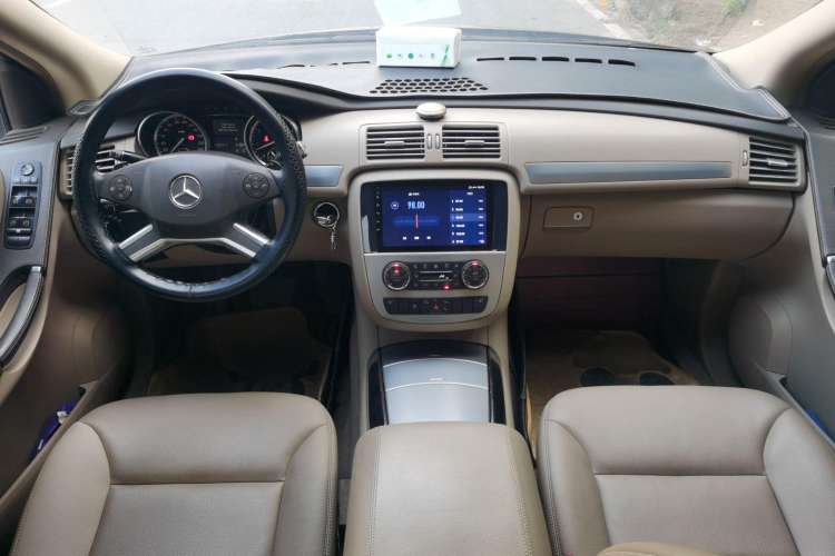 Used Mercedes-Benz R-Class 2011 R 300 L Business Model Center Console