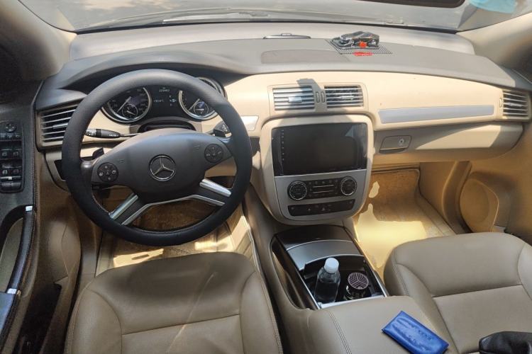 Used Mercedes-Benz R-Class 2011 R 300 L Business Model Center Console