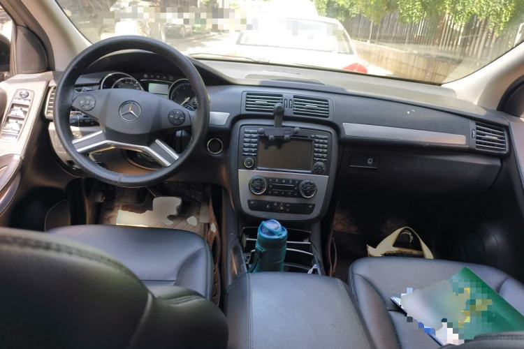 Used Mercedes-Benz R-Class 2011 R 300 L Business Model Center Console