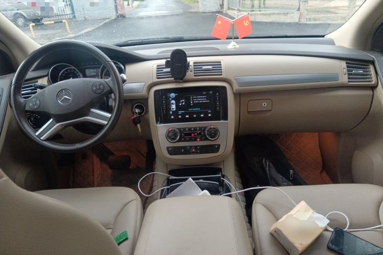Used Mercedes-Benz R-Class 2011 R 300 L Business Model Center Console