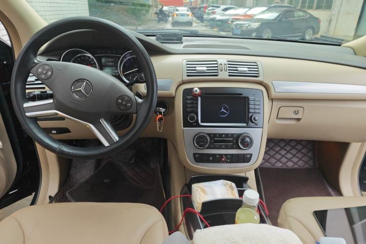Used Mercedes-Benz R-Class 2011 R 300 L Business Model Center Console
