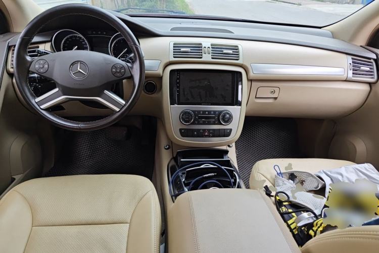 Used Mercedes-Benz R-Class 2011 R 300 L Business Model Center Console