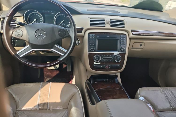 Used Mercedes-Benz R-Class 2011 R 350 L 4MATIC Center Console
