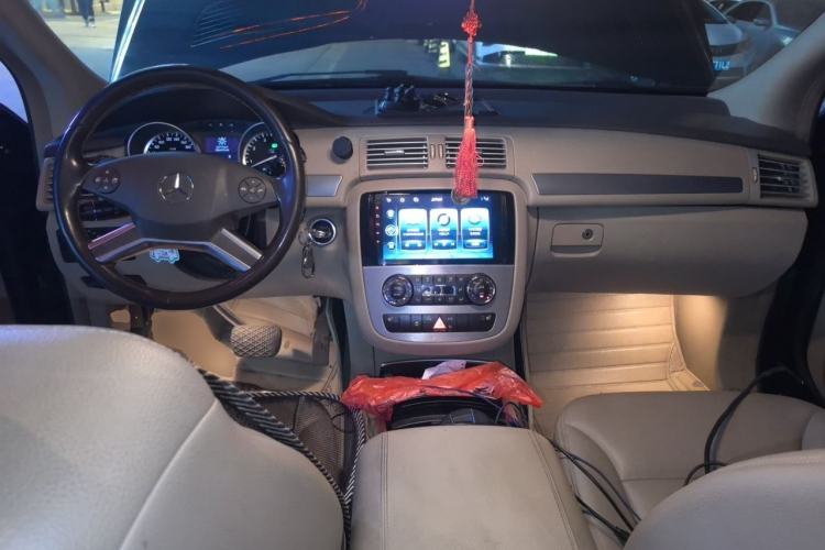 Used Mercedes-Benz R-Class 2011 R 300 L Business Model Center Console