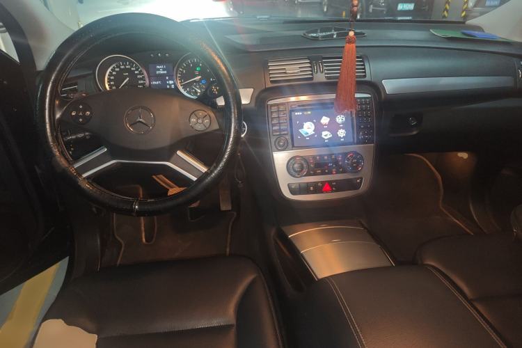 Used Mercedes-Benz R-Class 2011 R 300 L Business Model Center Console
