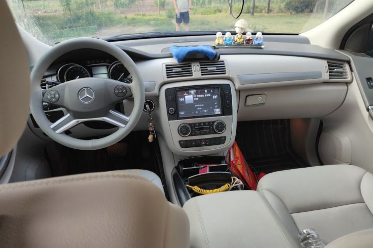 Used Mercedes-Benz R-Class 2011 R 300 L Business Model Center Console