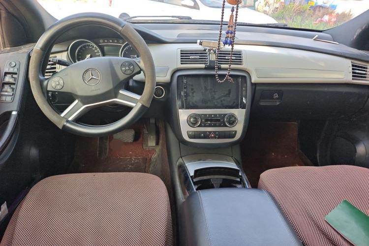 Used Mercedes-Benz R-Class 2011 R 300 L Business Model Center Console