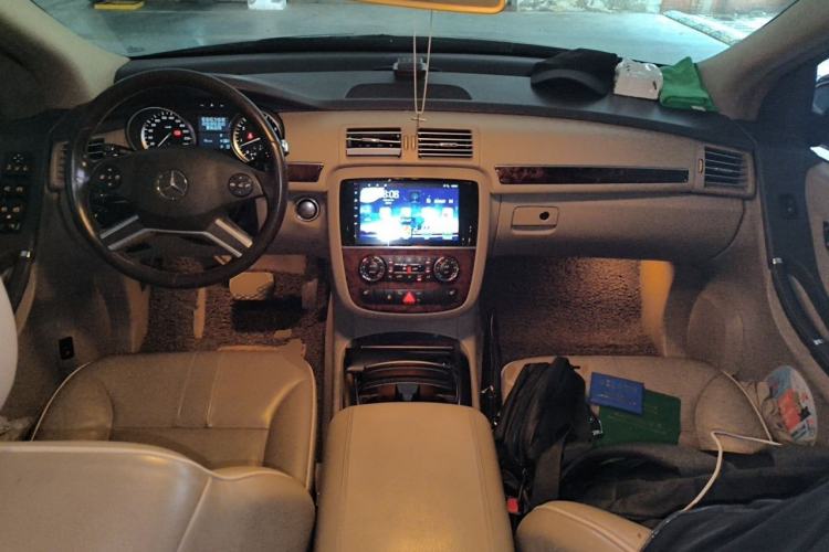 Used Mercedes-Benz R-Class 2011 R 350 L 4MATIC Center Console