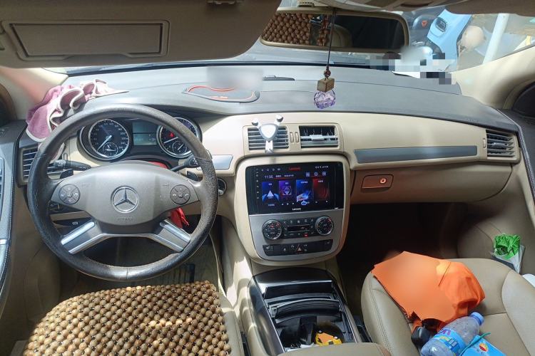 Used Mercedes-Benz R-Class 2011 R 300 L Business Model Center Console