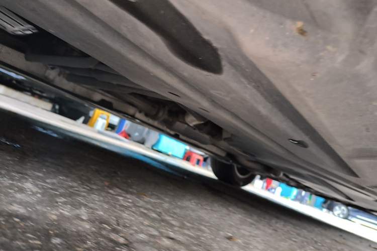 Used Mercedes-Benz R-Class 2011 R 300 L Business Model Chassis Front Left