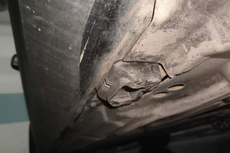 Used Mercedes-Benz R-Class 2011 R 350 L 4MATIC Chassis Rear Left