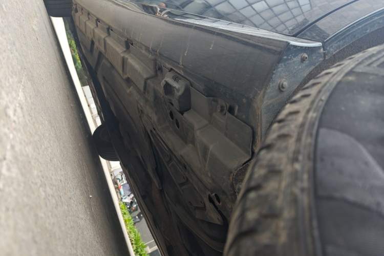 Used Mercedes-Benz R-Class 2011 R 350 L 4MATIC Chassis Rear Left