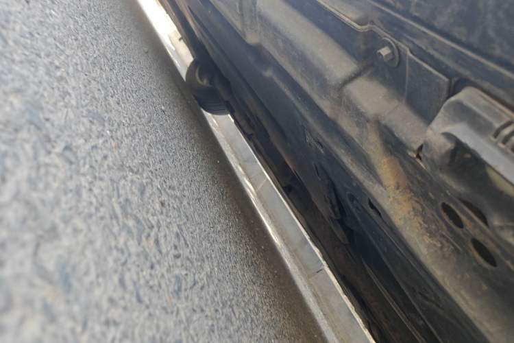 Used Mercedes-Benz R-Class 2011 R 350 L 4MATIC Chassis Rear Left