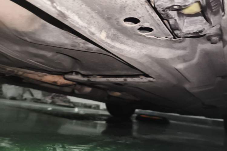 Used Mercedes-Benz R-Class 2011 R 350 L 4MATIC Chassis Rear Right