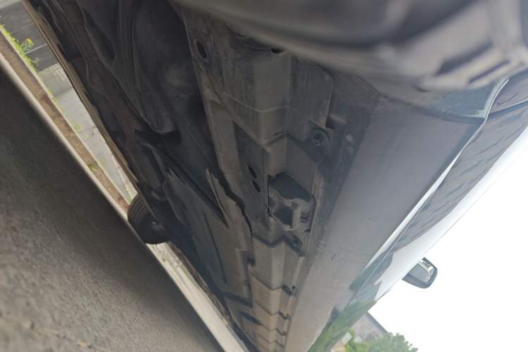 Used Mercedes-Benz R-Class 2011 R 350 L 4MATIC Chassis Rear Right